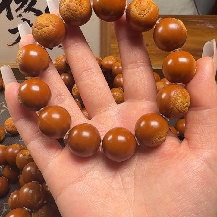 卡***K橄榄核吊坠1.8➕金蟾