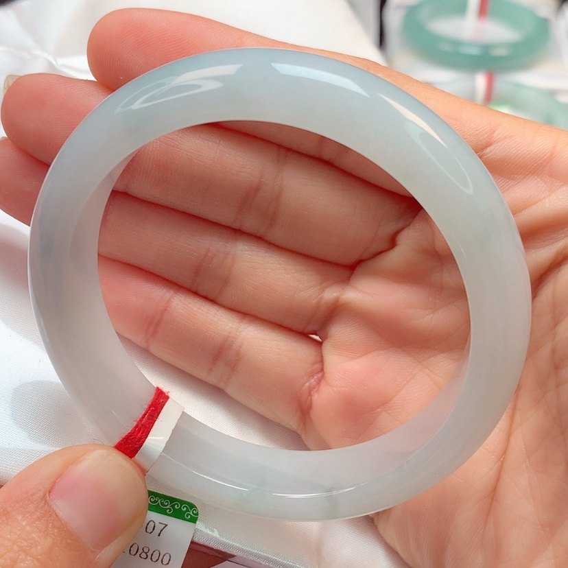 【闪购商品】翡翠手镯未镶嵌睫***弯天然翡翠手镯