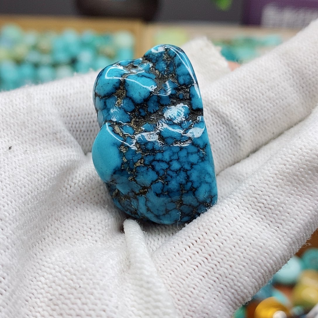 绿松石颈饰未镶嵌