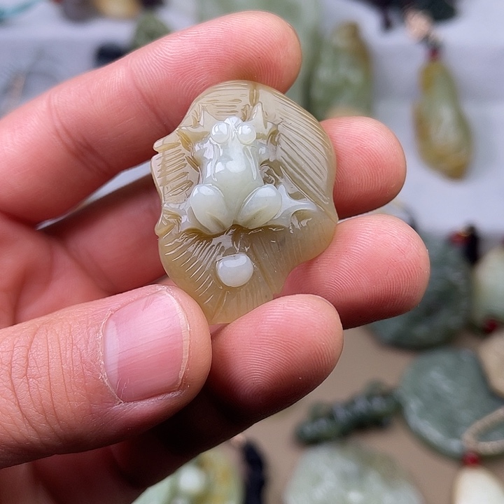 和田玉吊坠(赠链)未镶嵌