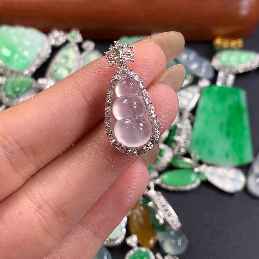 翡翠18K金镶嵌颈饰