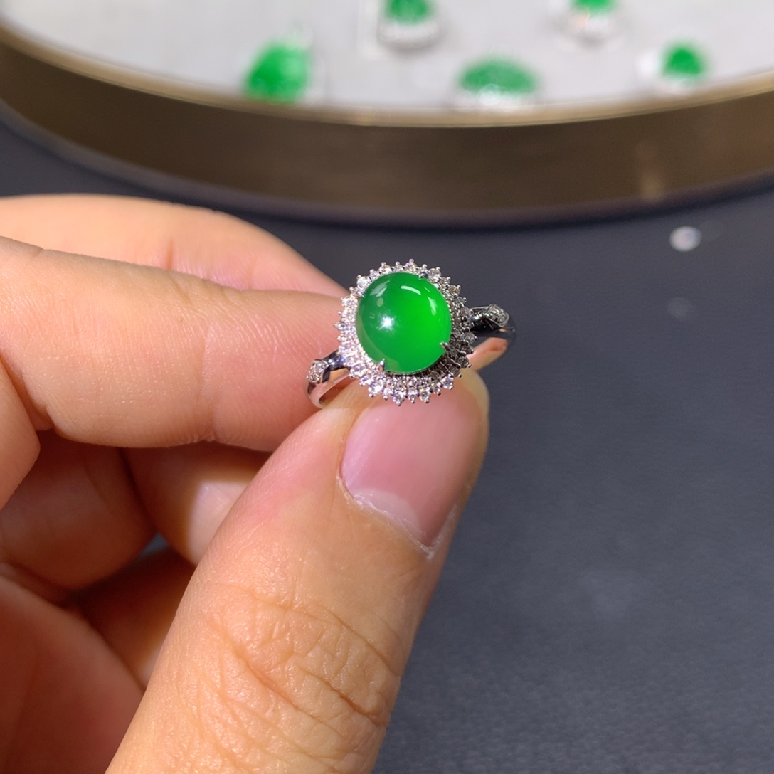 翡翠戒指18K金镶嵌翡翠