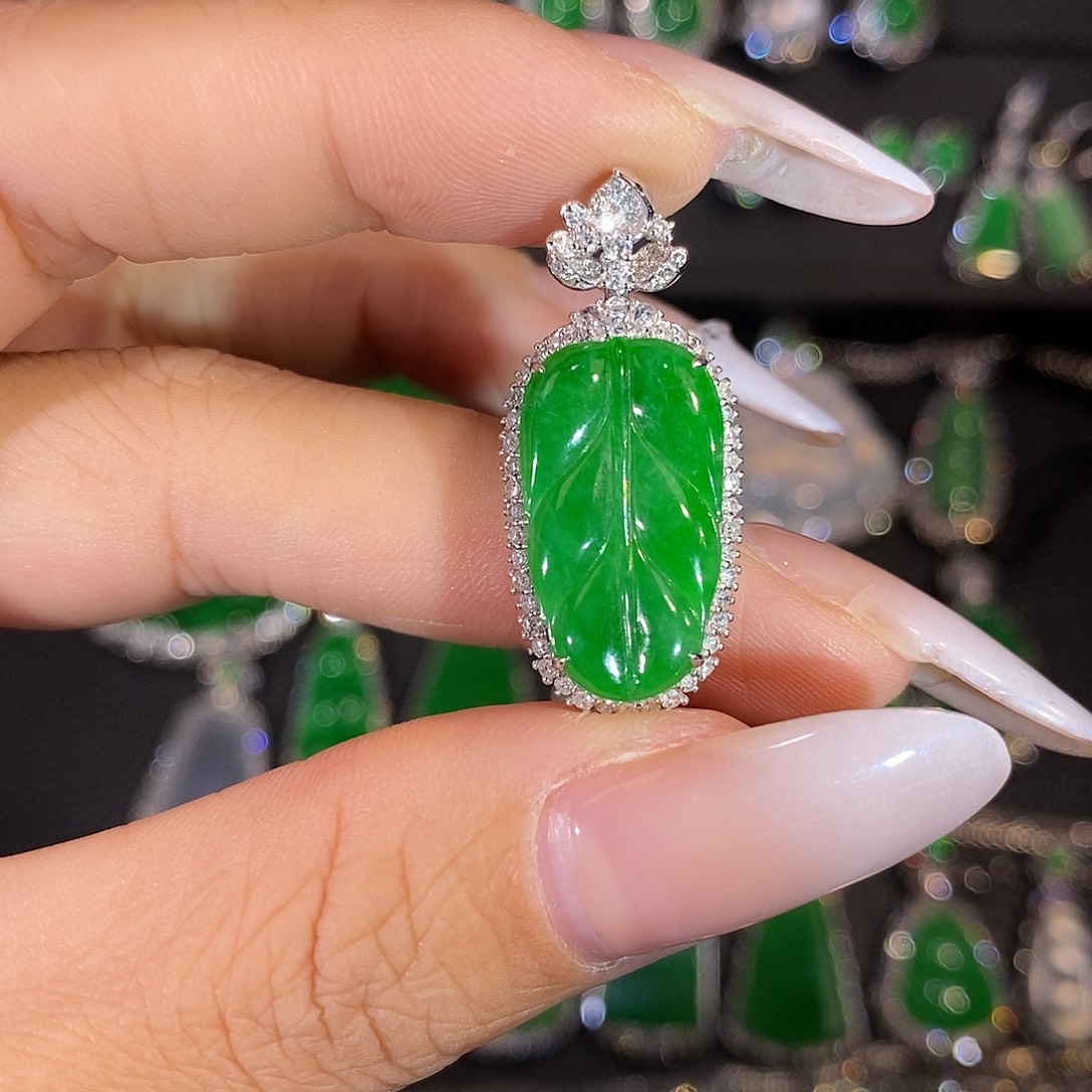 翡翠18K金镶嵌吊坠(不含链)叶子吊坠