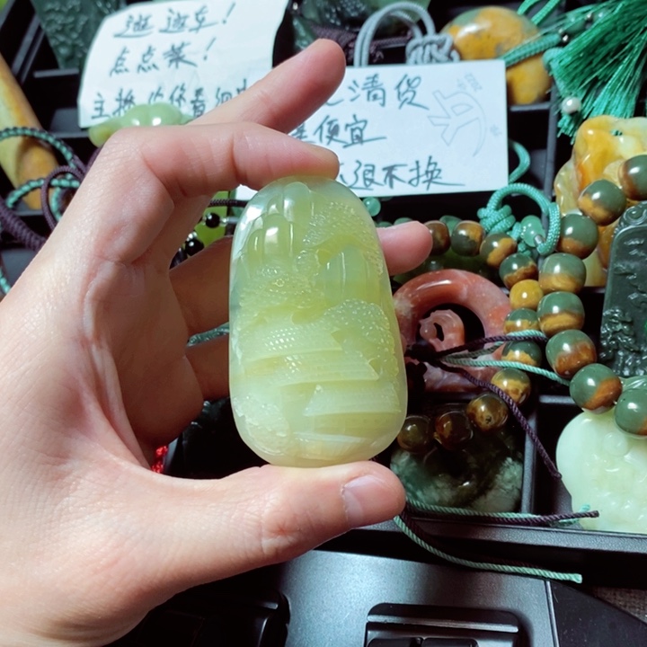 蛇纹石玉颈饰未镶嵌
