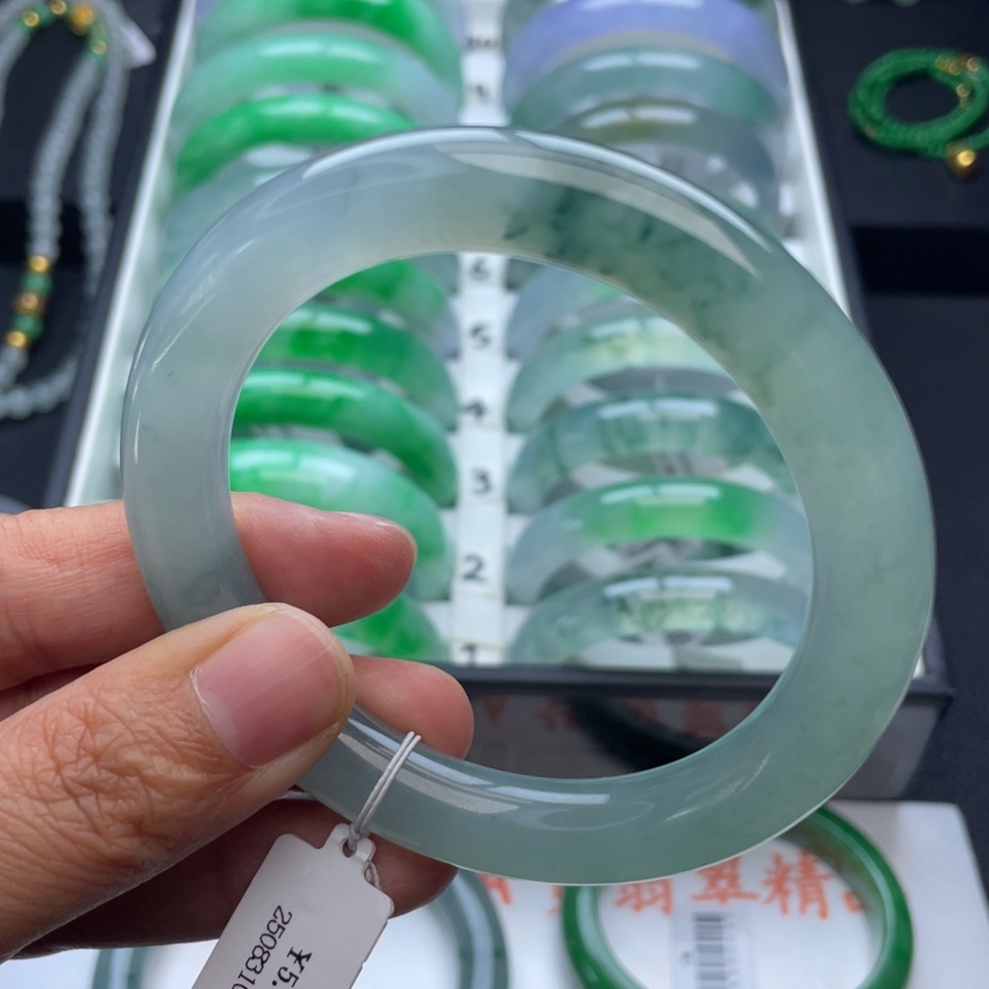 翡翠未镶嵌手镯58圆条翡翠正冰透亮蓝水飘花