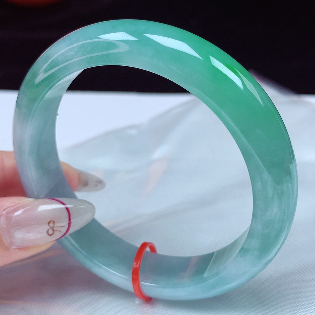 翡翠手镯未镶嵌59圈