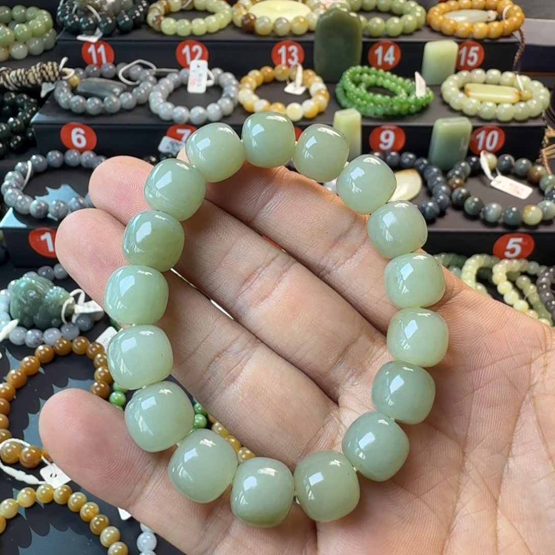 和田玉未镶嵌手链包容结构