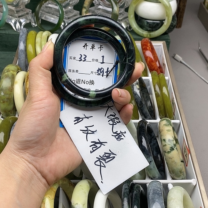 蛇纹石玉未镶嵌手镯