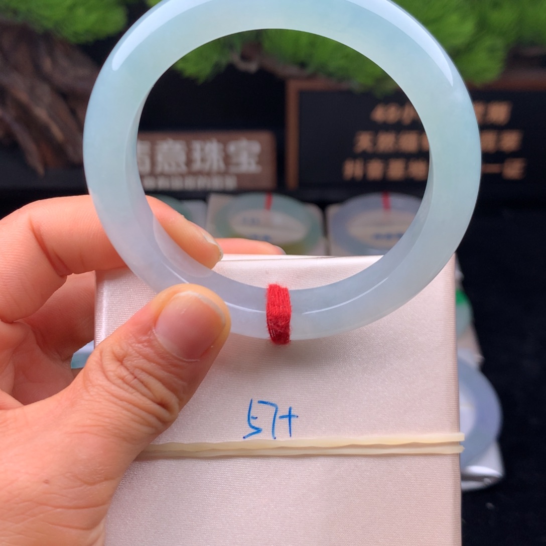 翡翠手镯未镶嵌伊*手镯