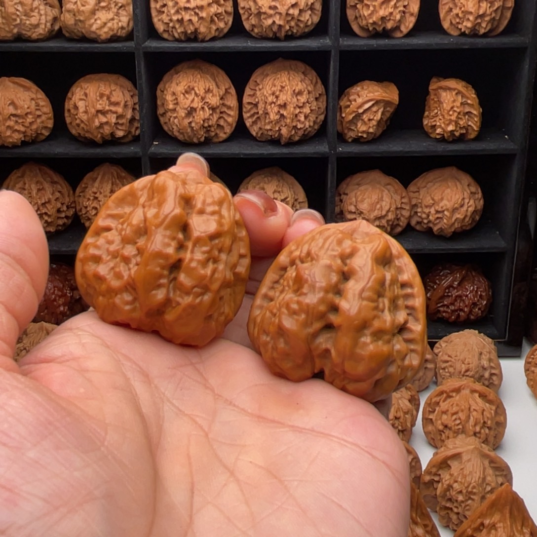 文玩核桃把件四开蛤蟆头40