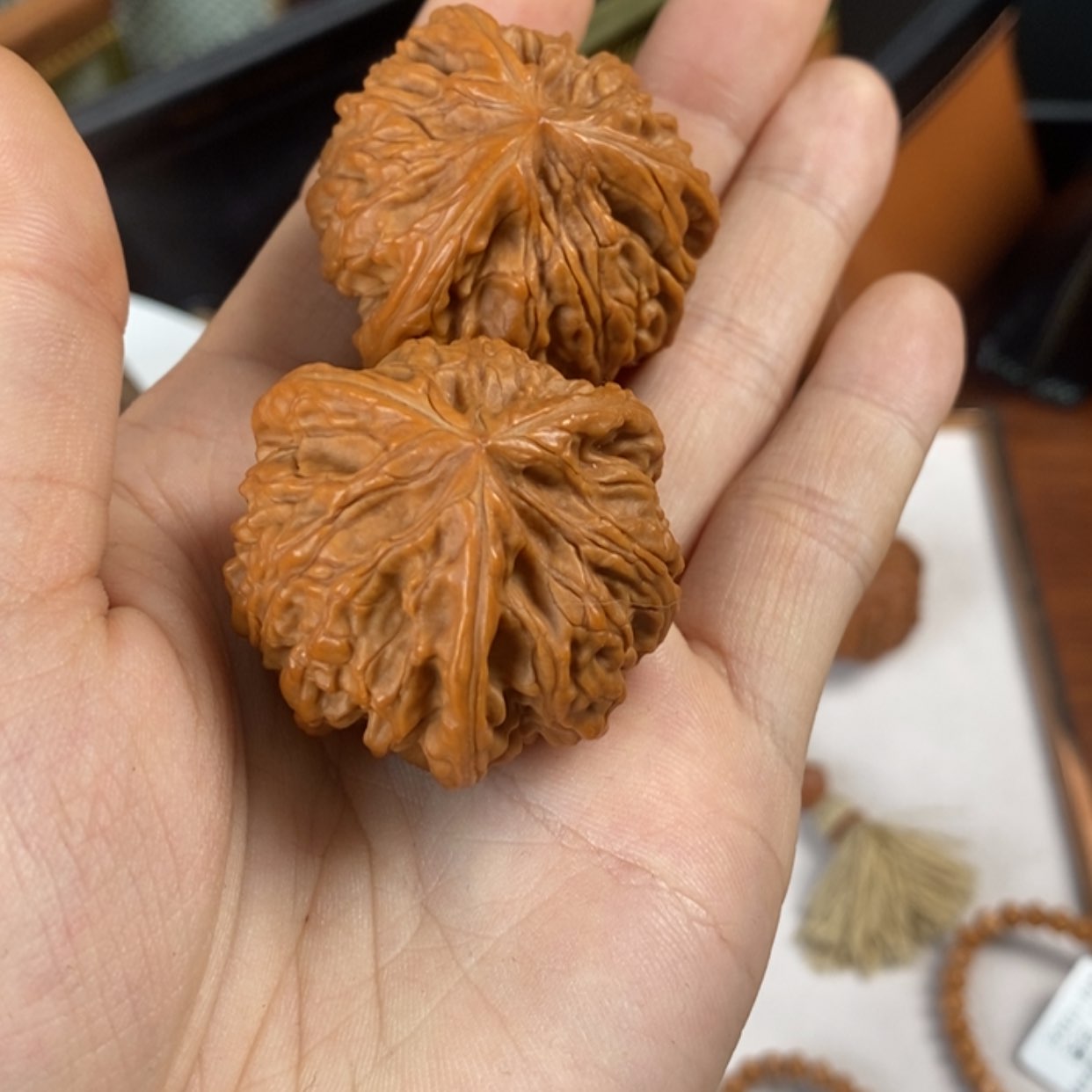 【闪购商品】桃核手串O****！新年快乐39三棱