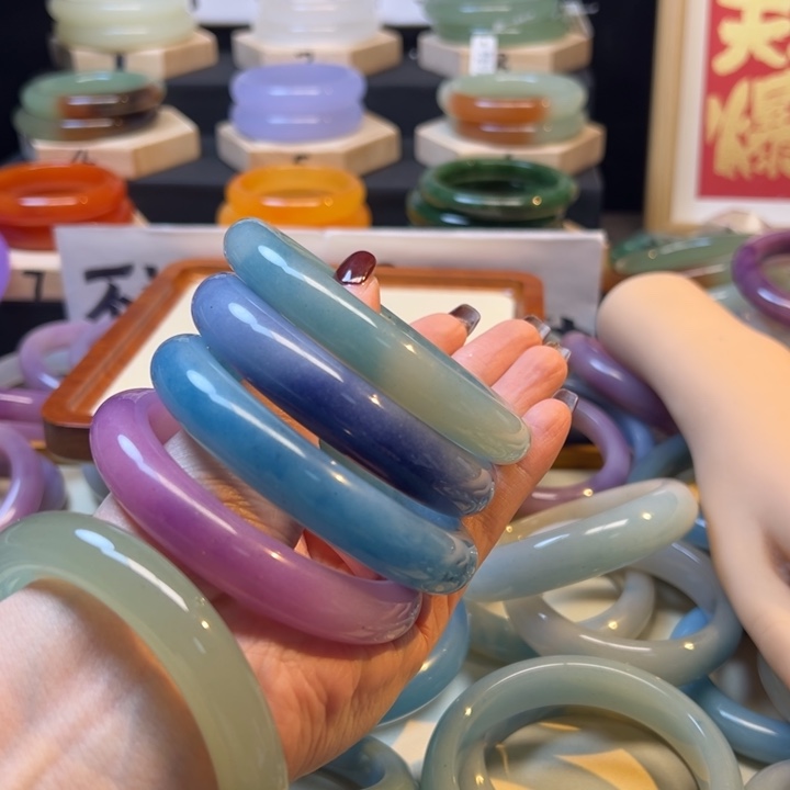 未镶嵌手镯石英质玉?**?