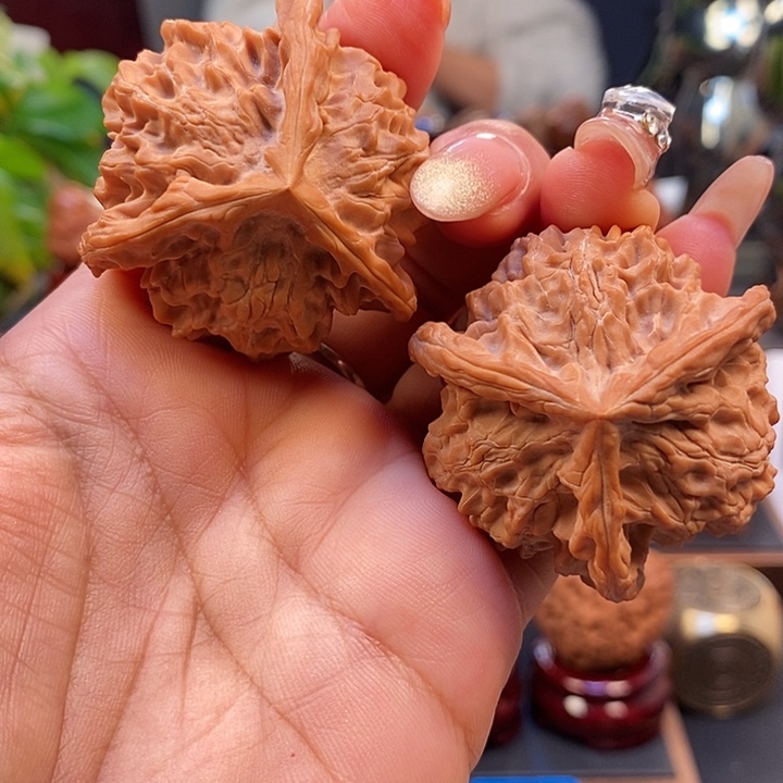 文玩核桃吊坠44盘山正奔