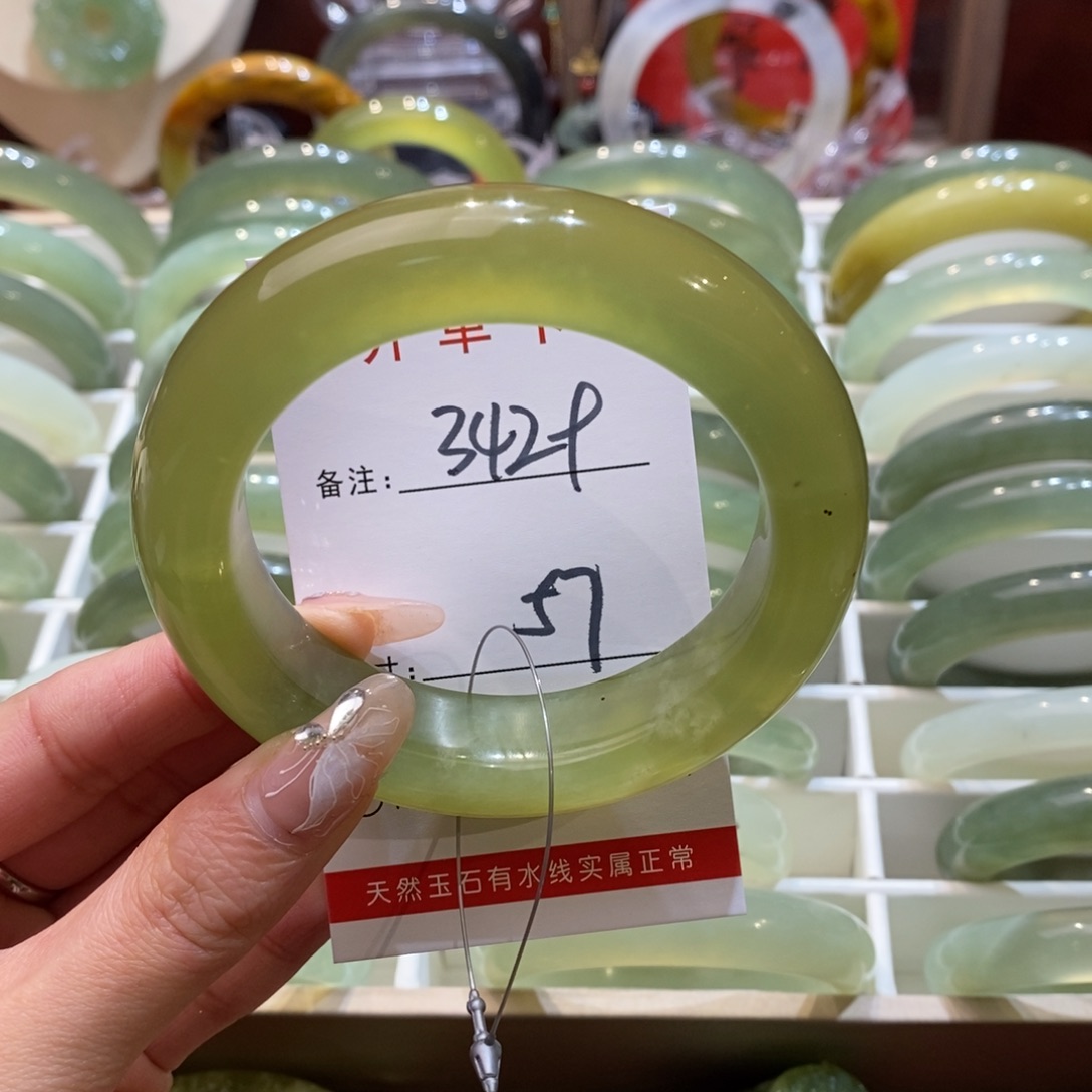 【闪购商品】蛇纹石玉手镯未镶嵌何*蕙