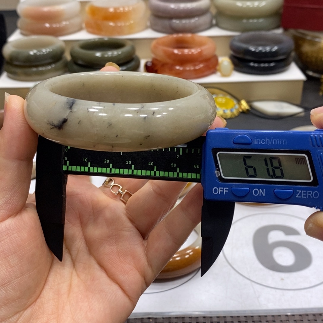 未镶嵌手镯石英岩玉