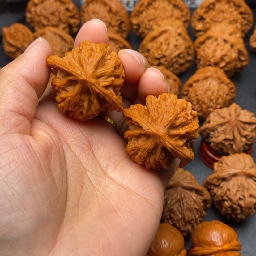 【闪购商品】文玩核桃把件38玉玲珑