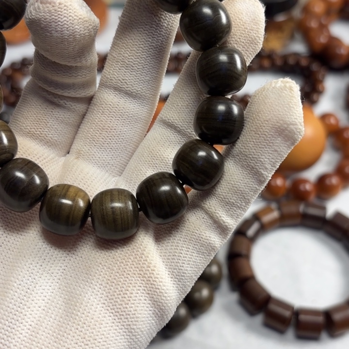 啦***可檀香木1314老山檀水埋阴沉奶香韵