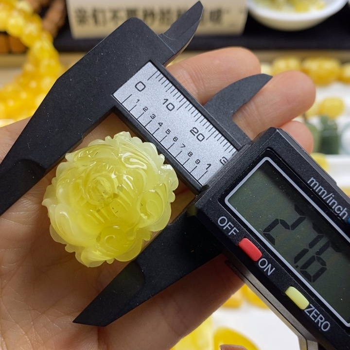 未镶嵌蜜蜡裸石微瑕，7.3g