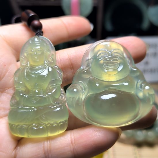 蛇纹石玉未镶嵌颈饰