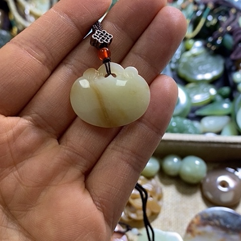 和田玉颈饰未镶嵌