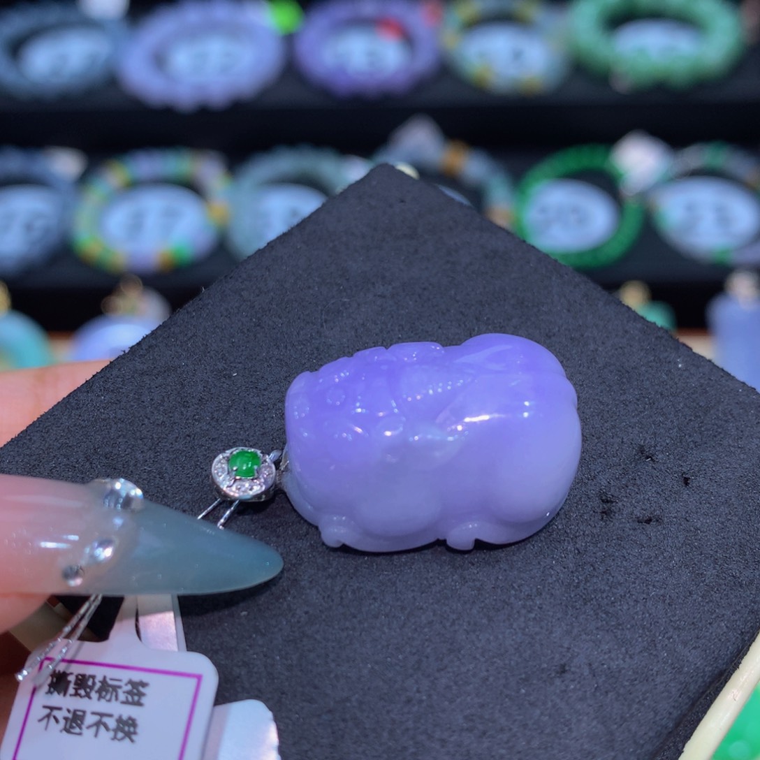 翡翠18K金镶嵌颈饰翡翠