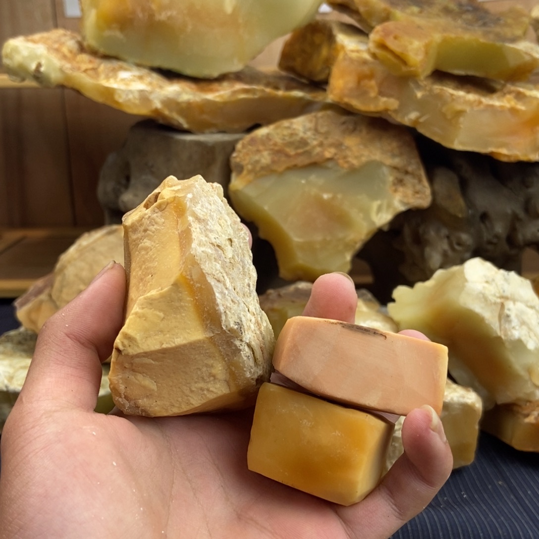 石英质玉（黄龙玉）未镶嵌珠宝奇石