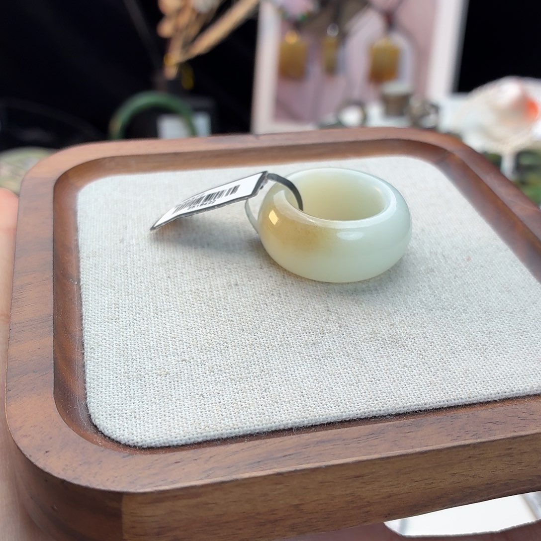 和田玉未镶嵌戒指糖白墩墩18.1j83