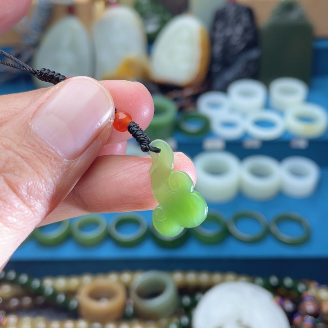 和田玉吊坠未镶嵌