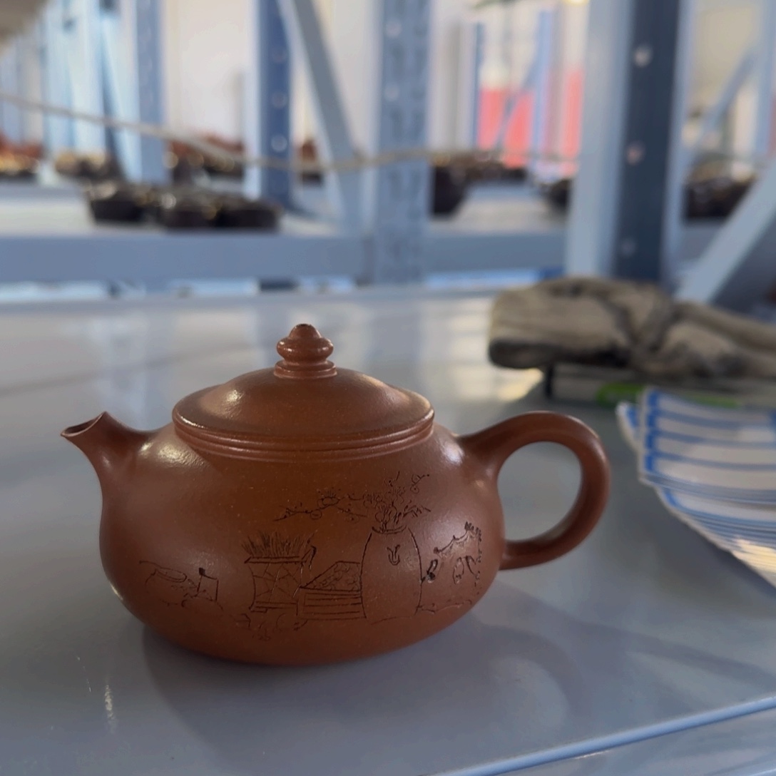 紫砂茶壶蟹黄段寒江