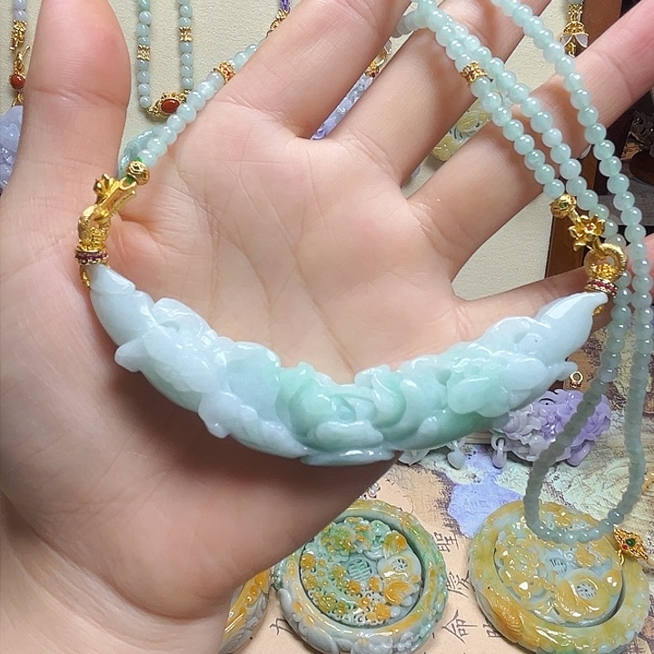 翡翠颈饰未镶嵌天然翡翠