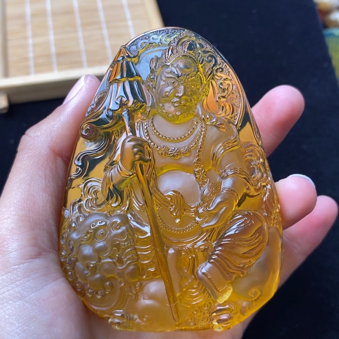 琥珀未镶嵌颈饰68.6克