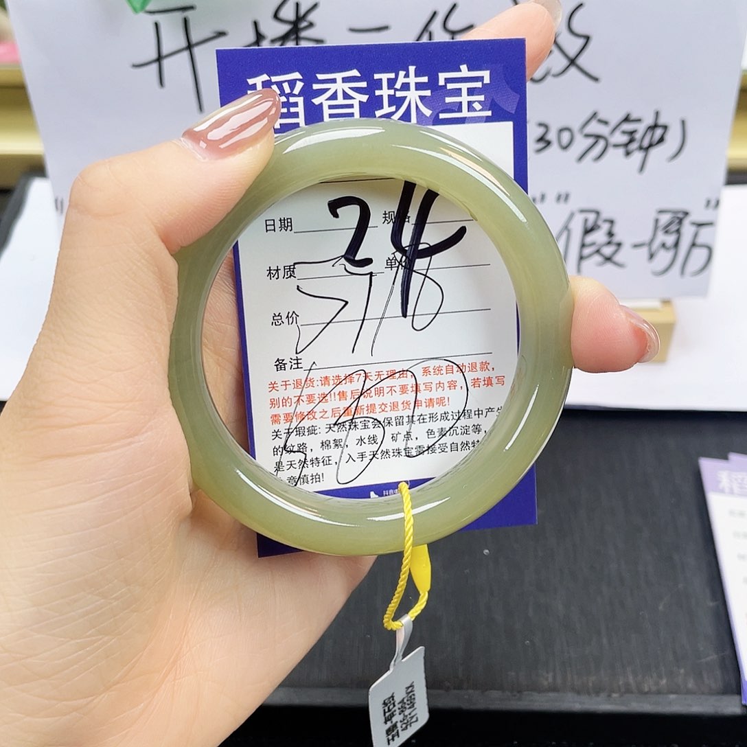 和田玉手镯未镶嵌