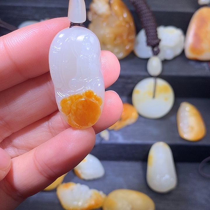 和田玉未镶嵌车挂