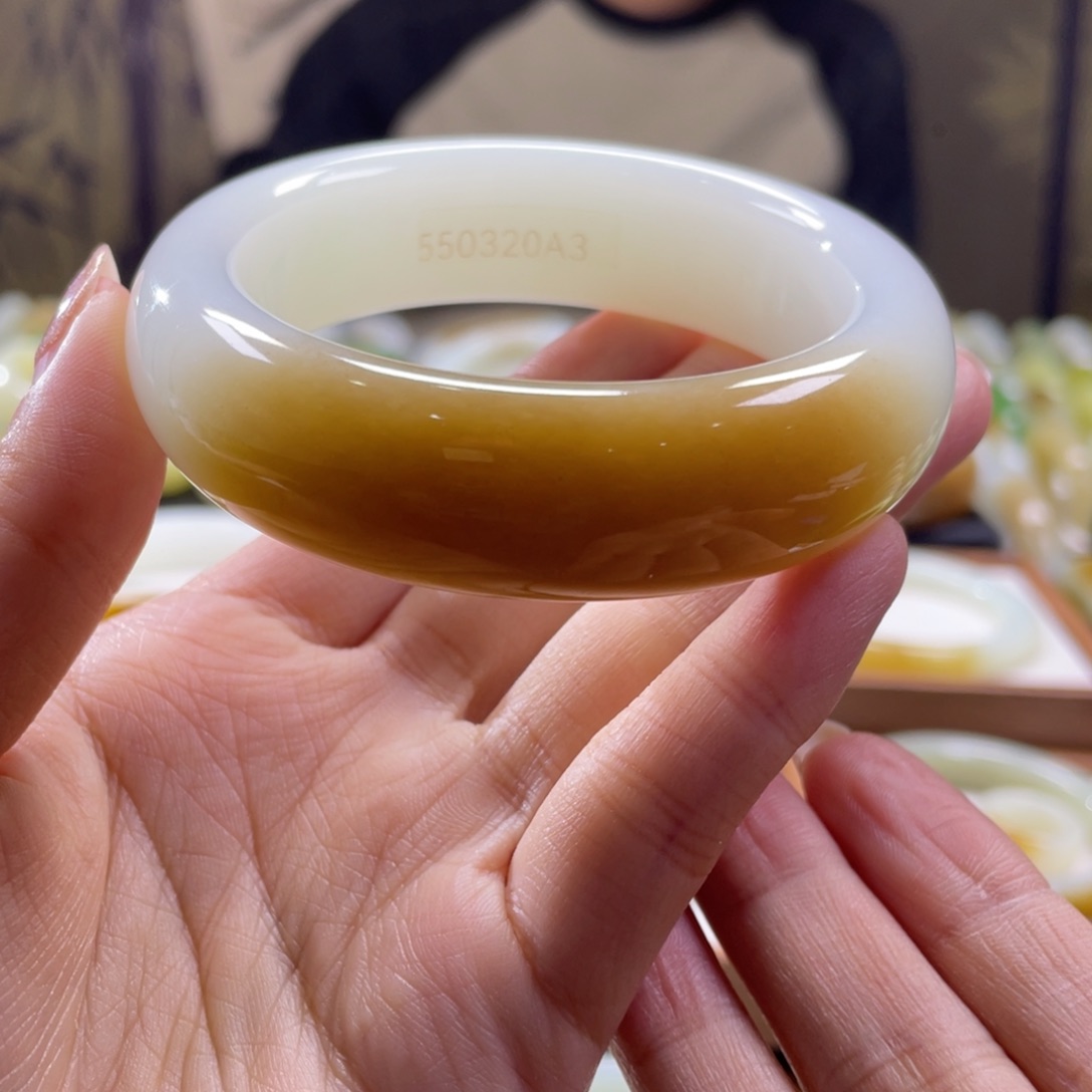 和田玉未镶嵌手镯55圈