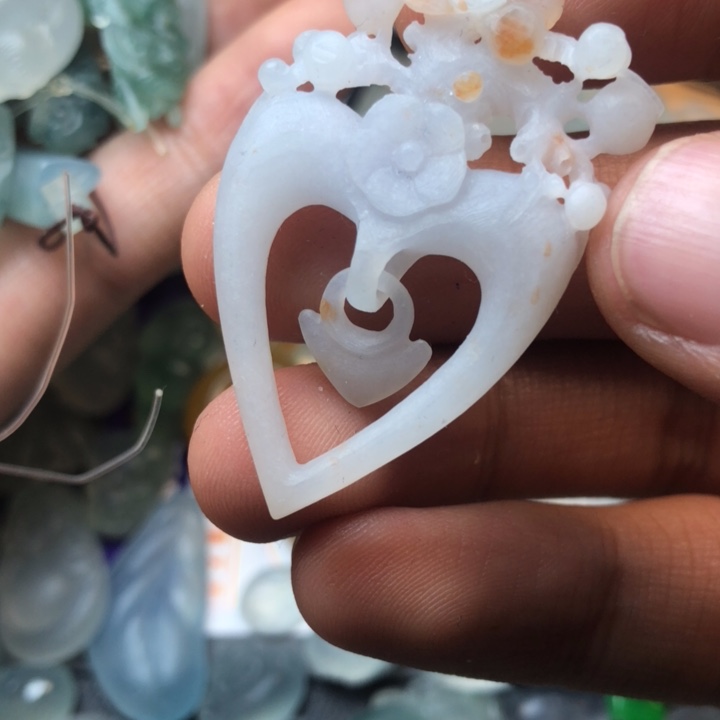 定制翡翠未镶嵌挂件