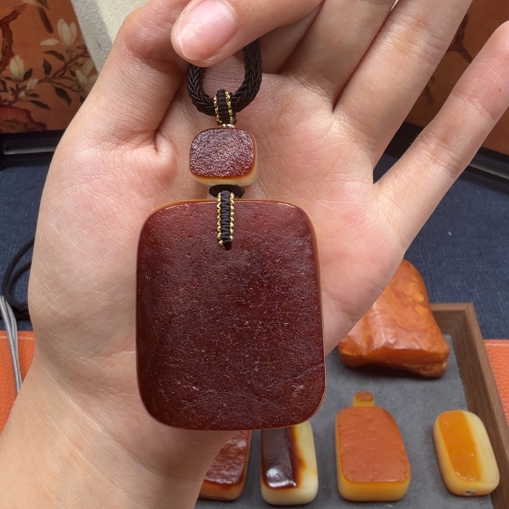 ，***，蜜蜡未镶嵌吊坠(赠链)