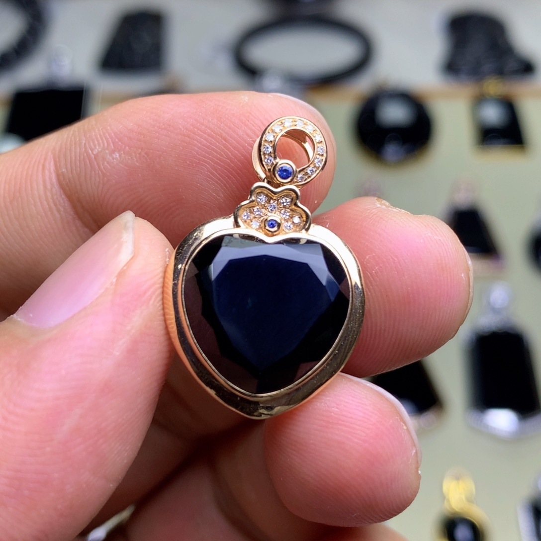 颈饰18K金镶嵌翡翠墨翠吊坠