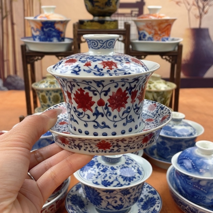 陶摆件青花釉里红缠枝莲马蹄盖碗