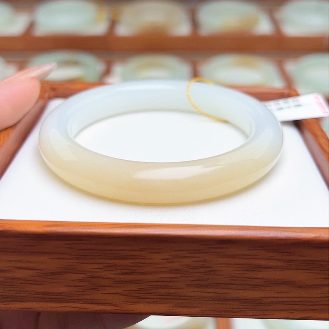 和田玉手镯未镶嵌53