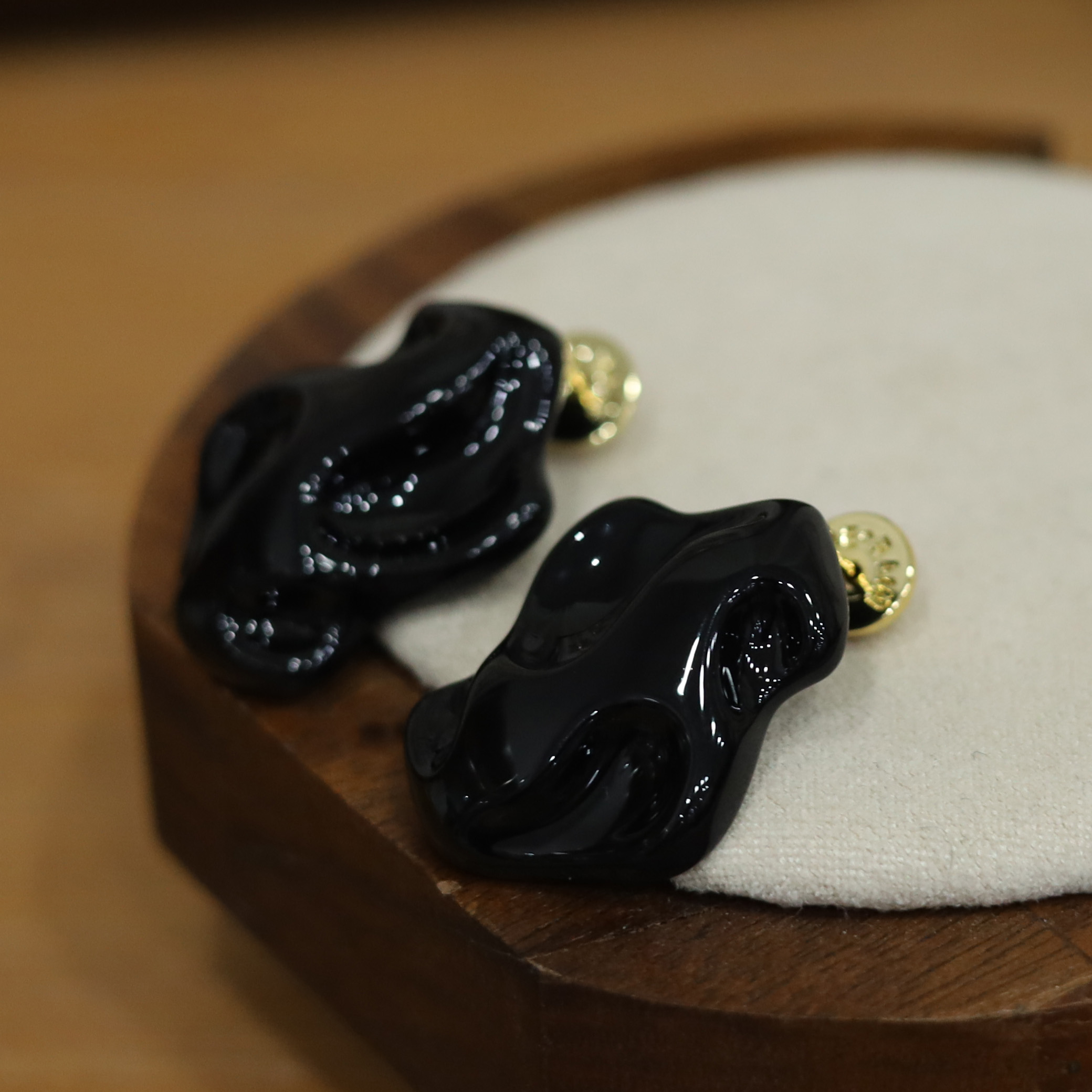 铜合金珐琅耳饰 气质低调简约百搭黑色复古宫廷耳环耳饰