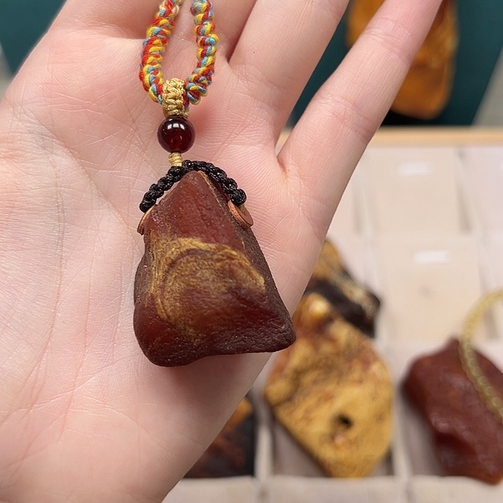 琥珀珠宝奇石未镶嵌