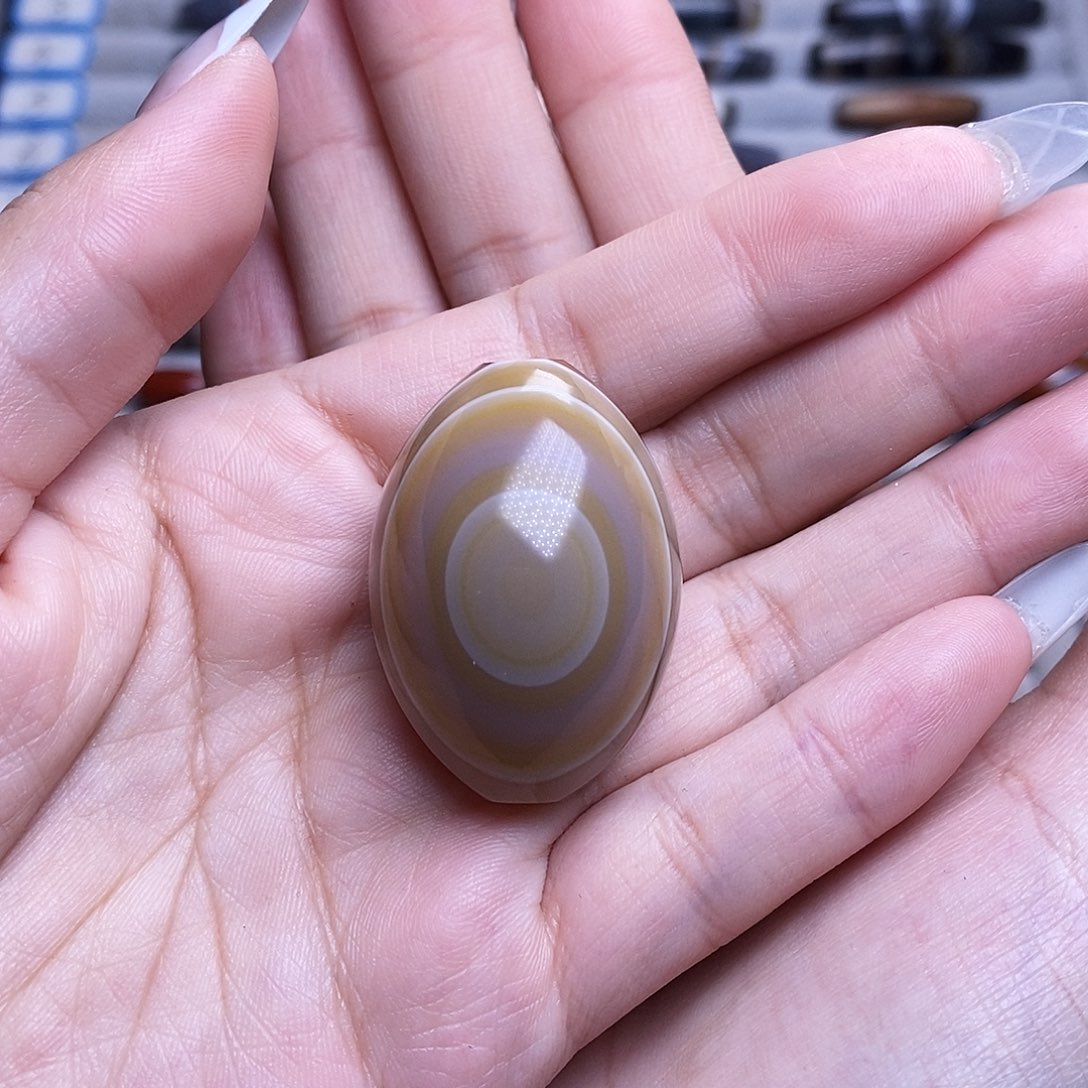 未镶嵌颈饰玛瑙/玉髓绵**雨