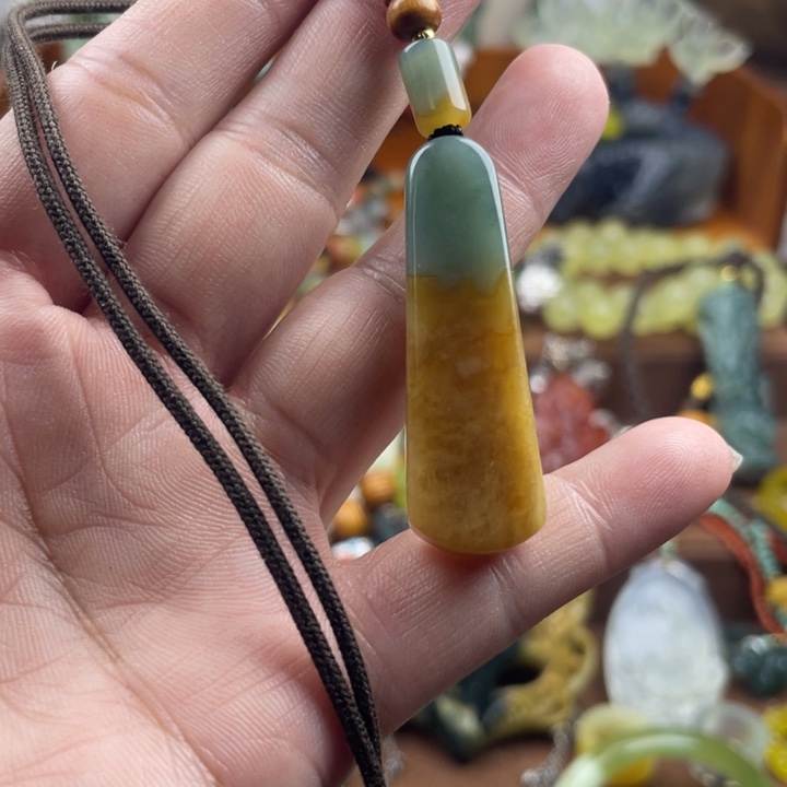 蛇纹石玉未镶嵌吊坠