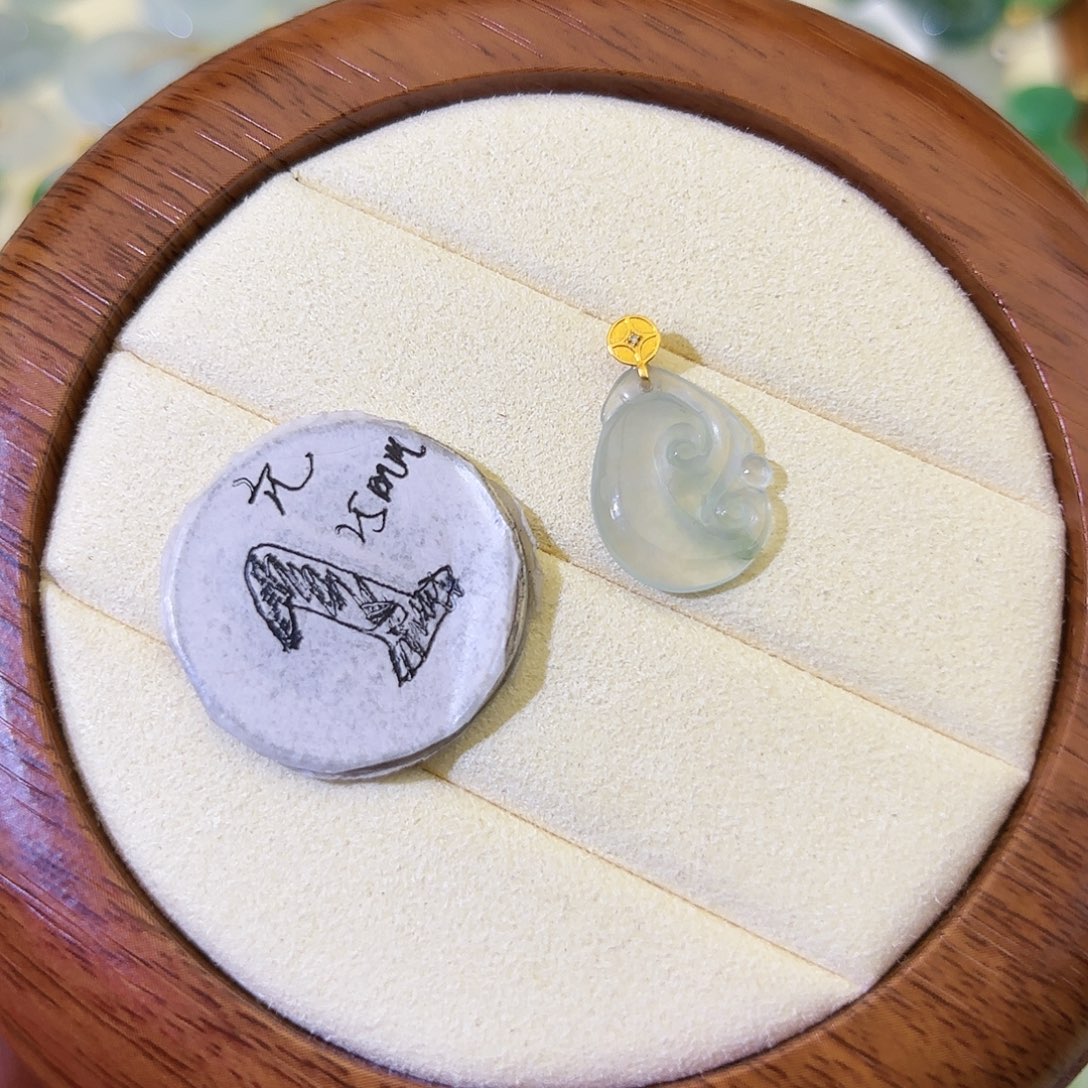 翡翠18K金镶嵌颈饰如意