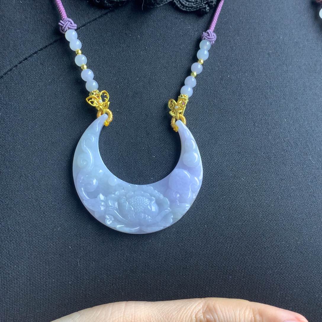 翡翠颈饰未镶嵌翡翠