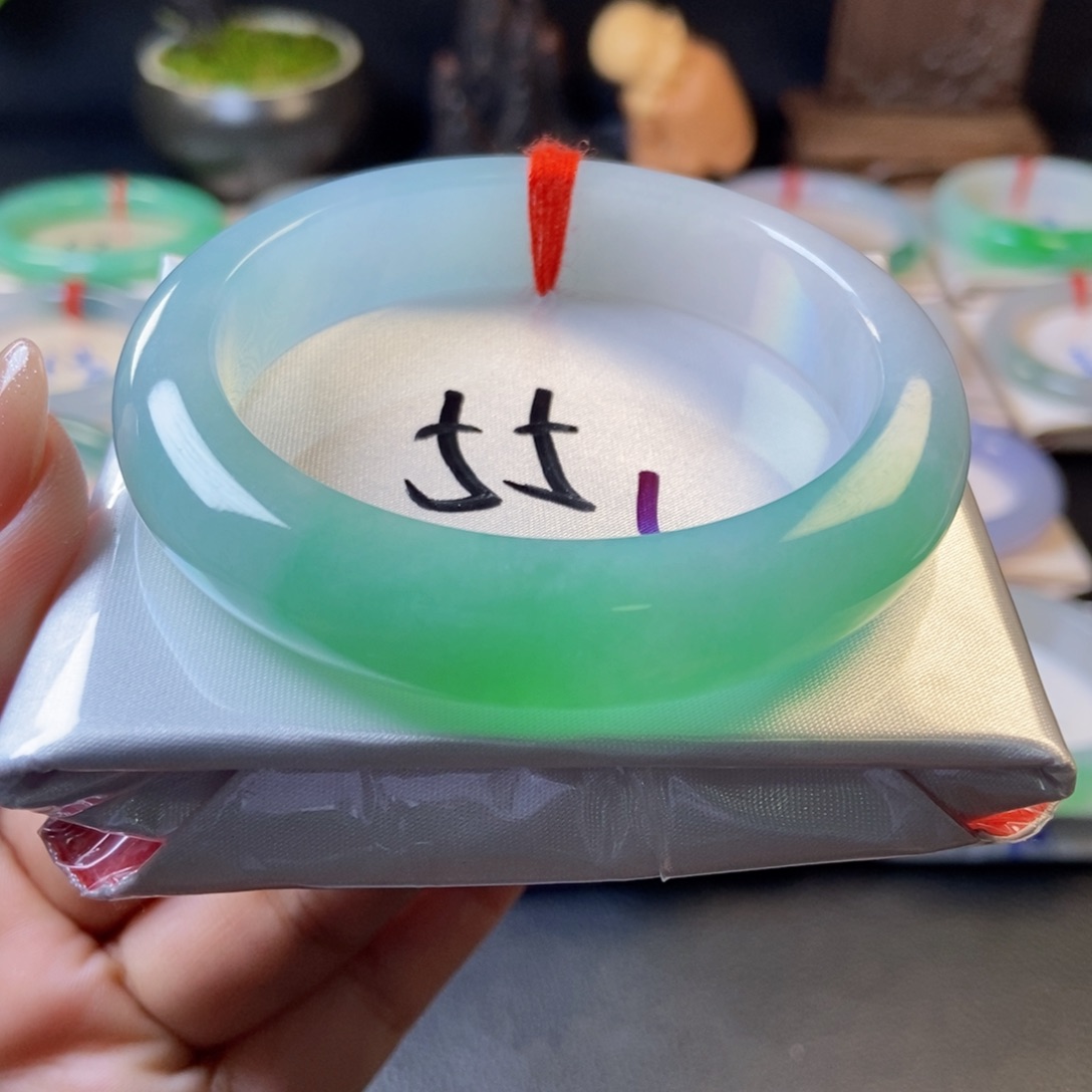 翡翠未镶嵌手镯13种水带色