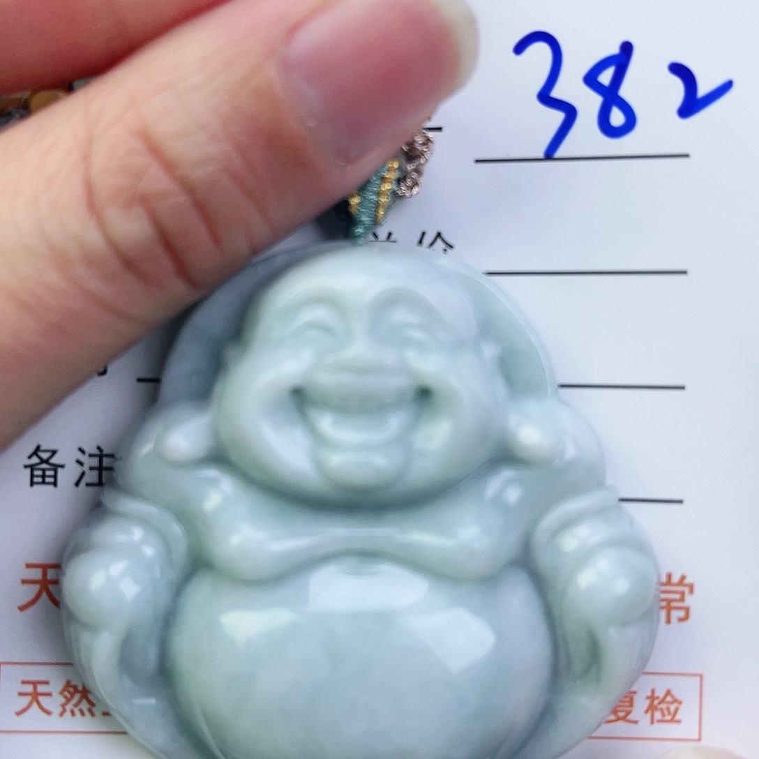 翡翠颈饰未镶嵌佛公