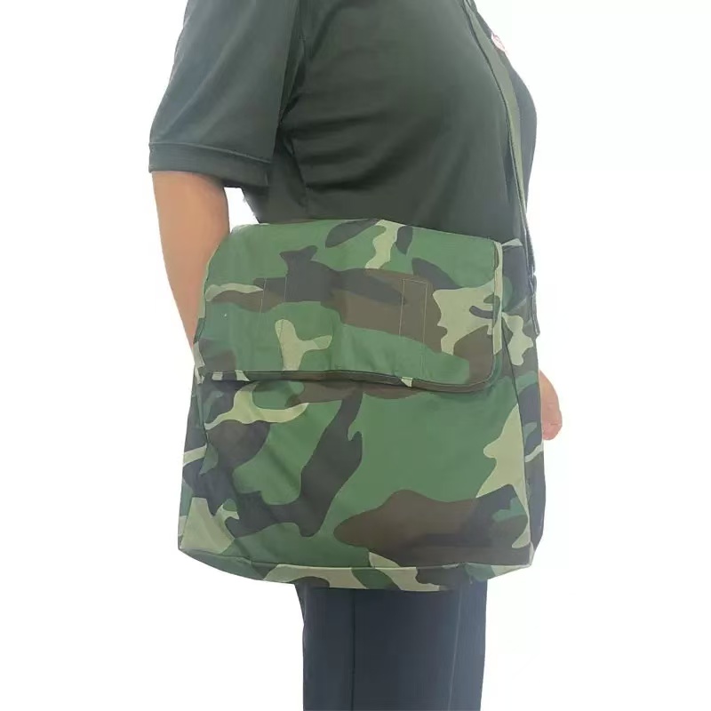 单间森林绿色斜挎包