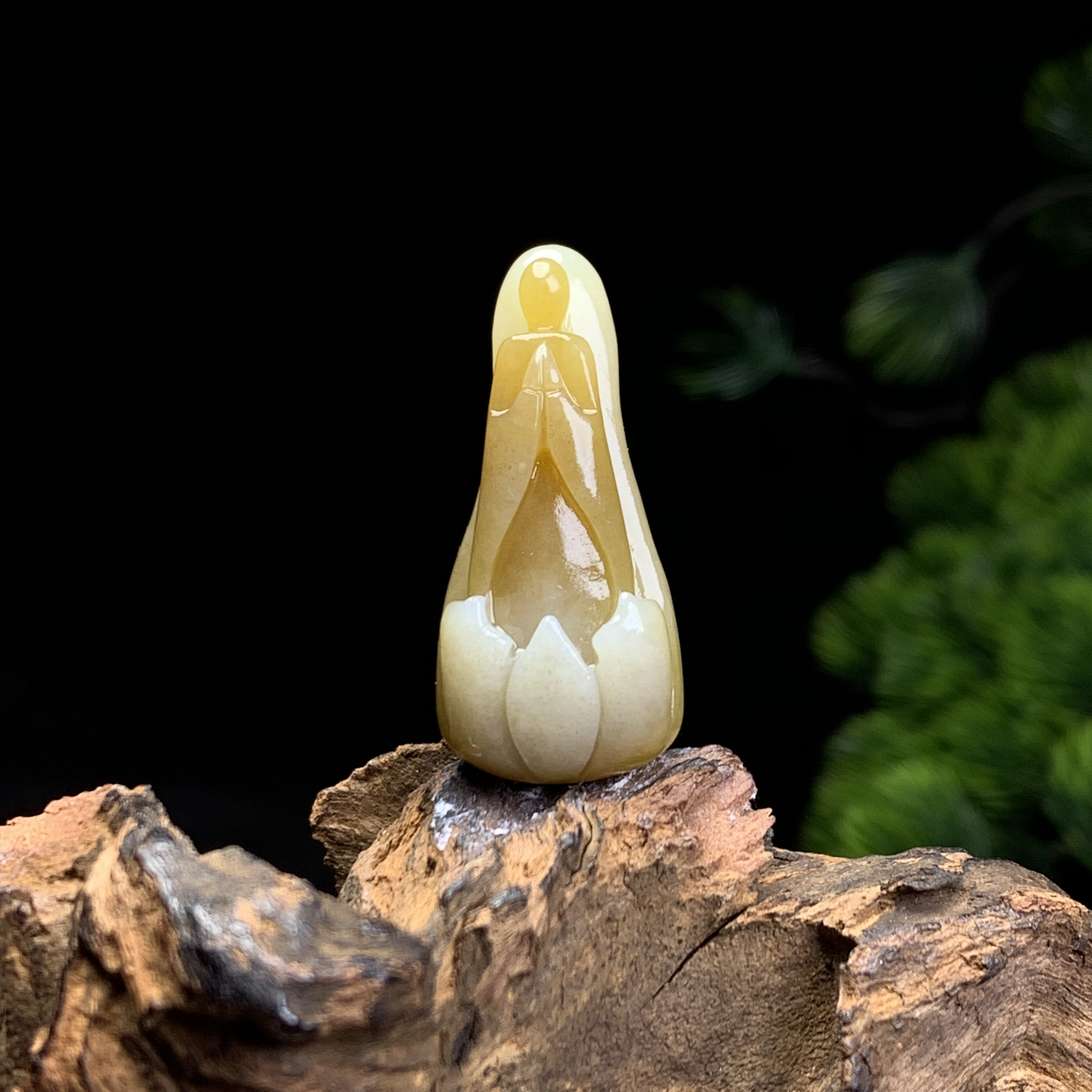 天然新疆和田玉糖玉俏色巧雕悟道吊坠尺寸40×18×13重量13克