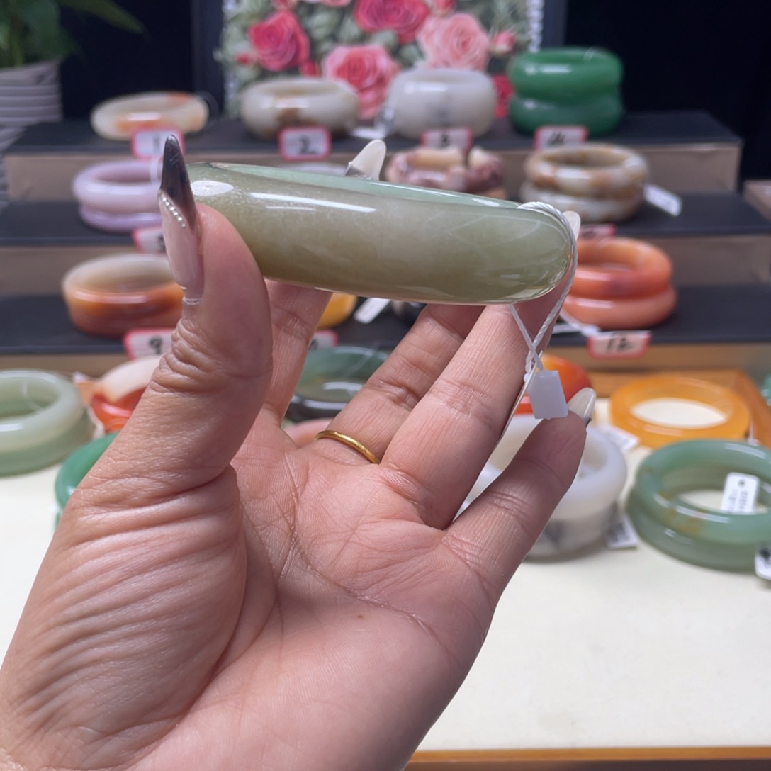 石英质玉未镶嵌手镯